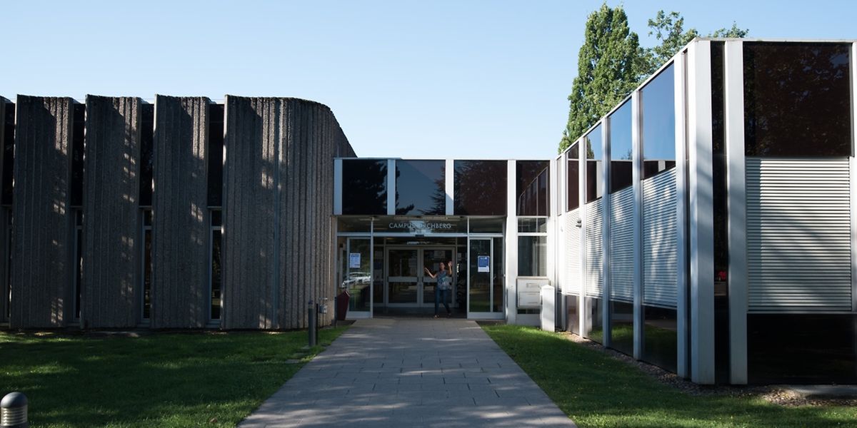 Die aus dem Jahr 1976 stammenden Gebäude in Kirchberg werden voraussichtlich 2020 abgerissen. Anschließend wird ein neuer Uni-Campus errichtet. Hier sollen die Fakultät für Rechtswissenschaften, Ökonomie und Finanzen, die Luxembourg School of Finance, das SnT – Interdisciplinary Centre for Security, Reliability and Trust, die Luxembourg Business Academy und das Max Planck Institut angesiedelt werden.