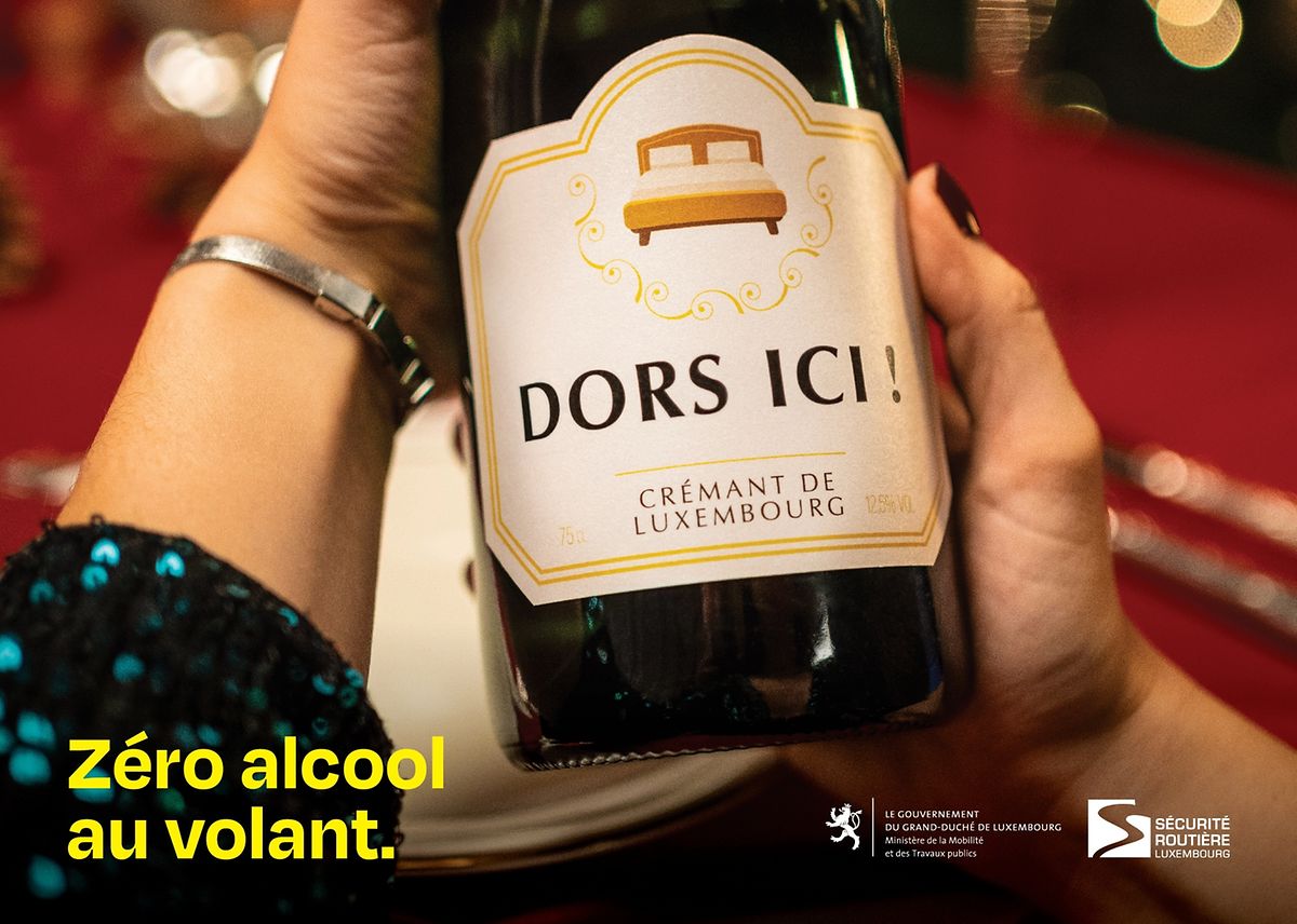 La campagne d'affichage se décline en mode bière, vin ou crémant.