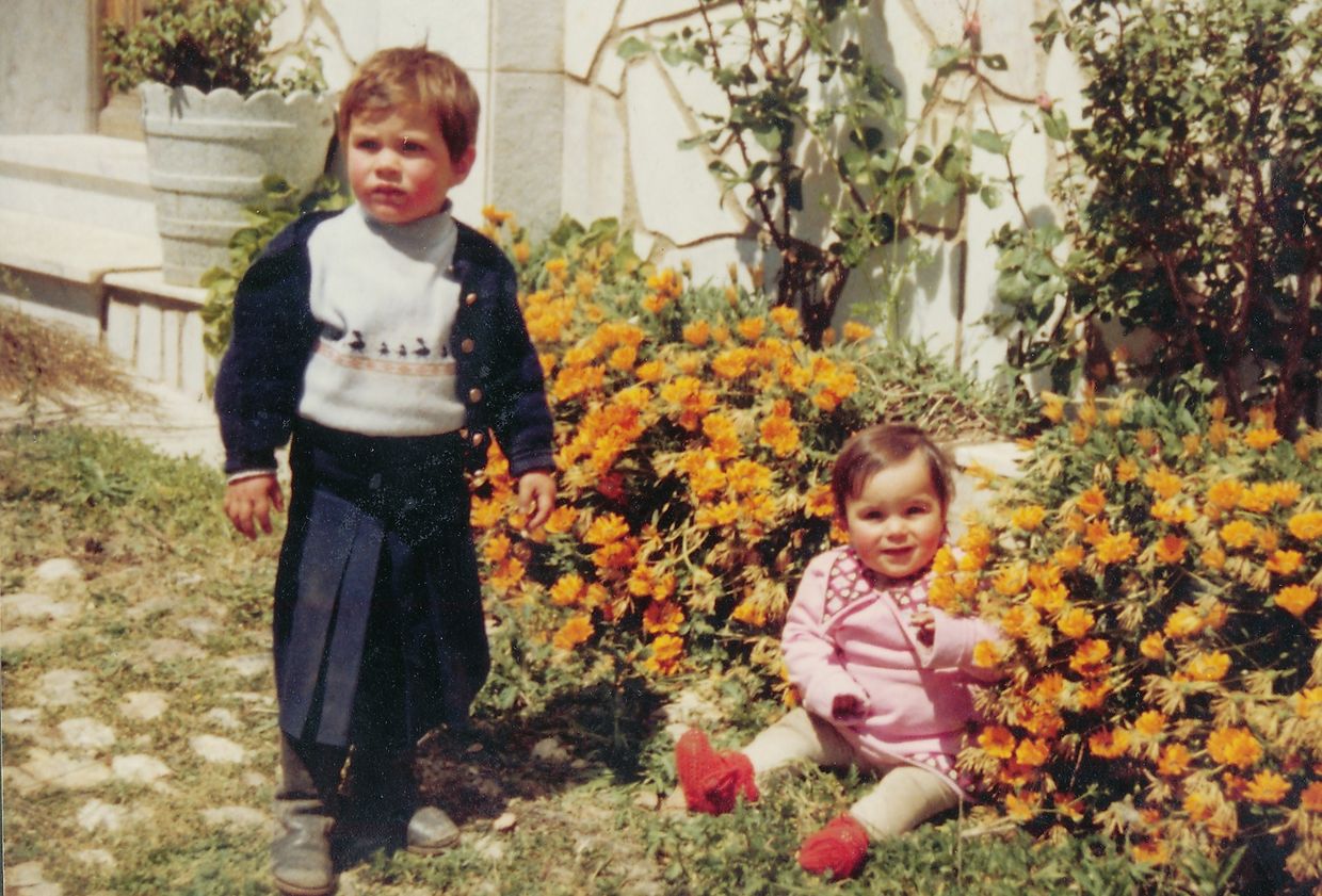 Marta Lourenço é a segunda de três irmãos. Na foto, com dois anos, ao lado da irmã mais velha.