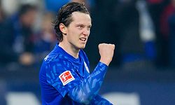 17.01.2020, Nordrhein-Westfalen, Gelsenkirchen: Fußball: Bundesliga, FC Schalke 04 - Borussia Mönchengladbach, 18. Spieltag in der Veltins Arena. Schalkes Michael Gregoritsch bejubelt sein Tor zum 2:0. Foto: Rolf Vennenbernd/dpa - WICHTIGER HINWEIS: Gemäß den Vorgaben der DFL Deutsche Fußball Liga bzw. des DFB Deutscher Fußball-Bund ist es untersagt, in dem Stadion und/oder vom Spiel angefertigte Fotoaufnahmen in Form von Sequenzbildern und/oder videoähnlichen Fotostrecken zu verwerten bzw. verwerten zu lassen. +++ dpa-Bildfunk +++