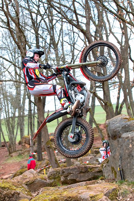 Adresse au niveau du pilotage, réflexion et concentration sont les atouts indispensables des pilotes de trial.