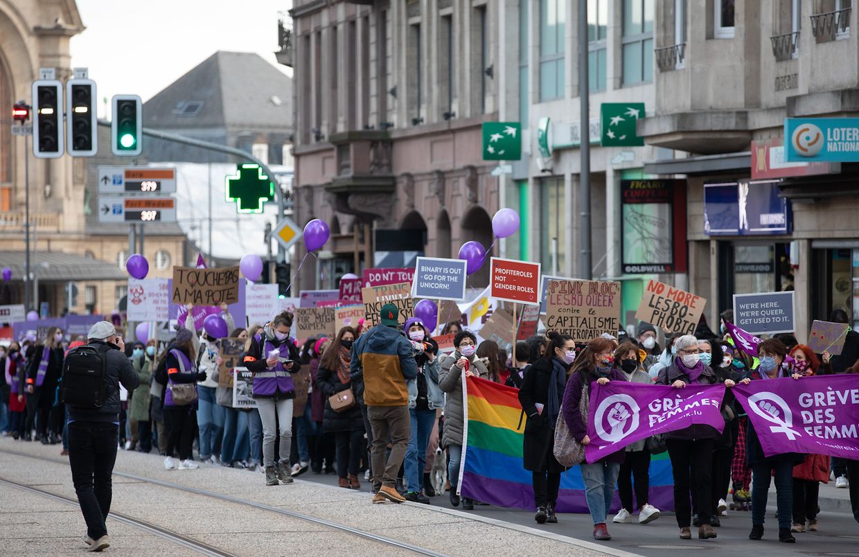 Trotz Pandemie waren auch am 8. März 2021 die Straßen der Hauptstadt wieder gefüllt. Das Tragen einer Maske war dieses Jahr allerdings Pflicht.