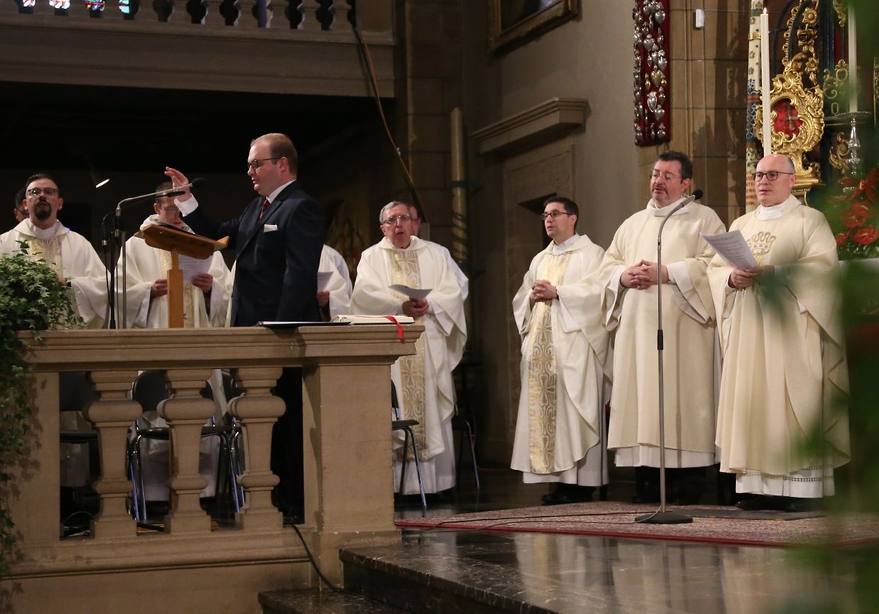 Messe für das Domkapitel, den Bischofsrat, das Centre Jean XXIII, die LSRS, die Diözesankurie, das Seelsorgereferat und alle kirchlichen Mitarbeiterinnen und Mitarbeiter.