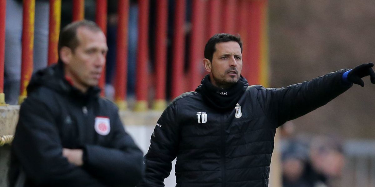 Dino Toppmöller ne décolérait pas après le match.