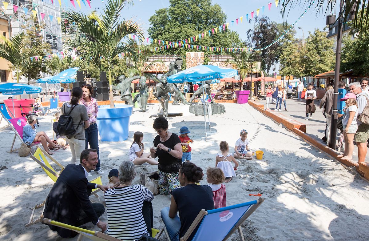 Theater Plage transforms the city's location into a family-friendly beach area