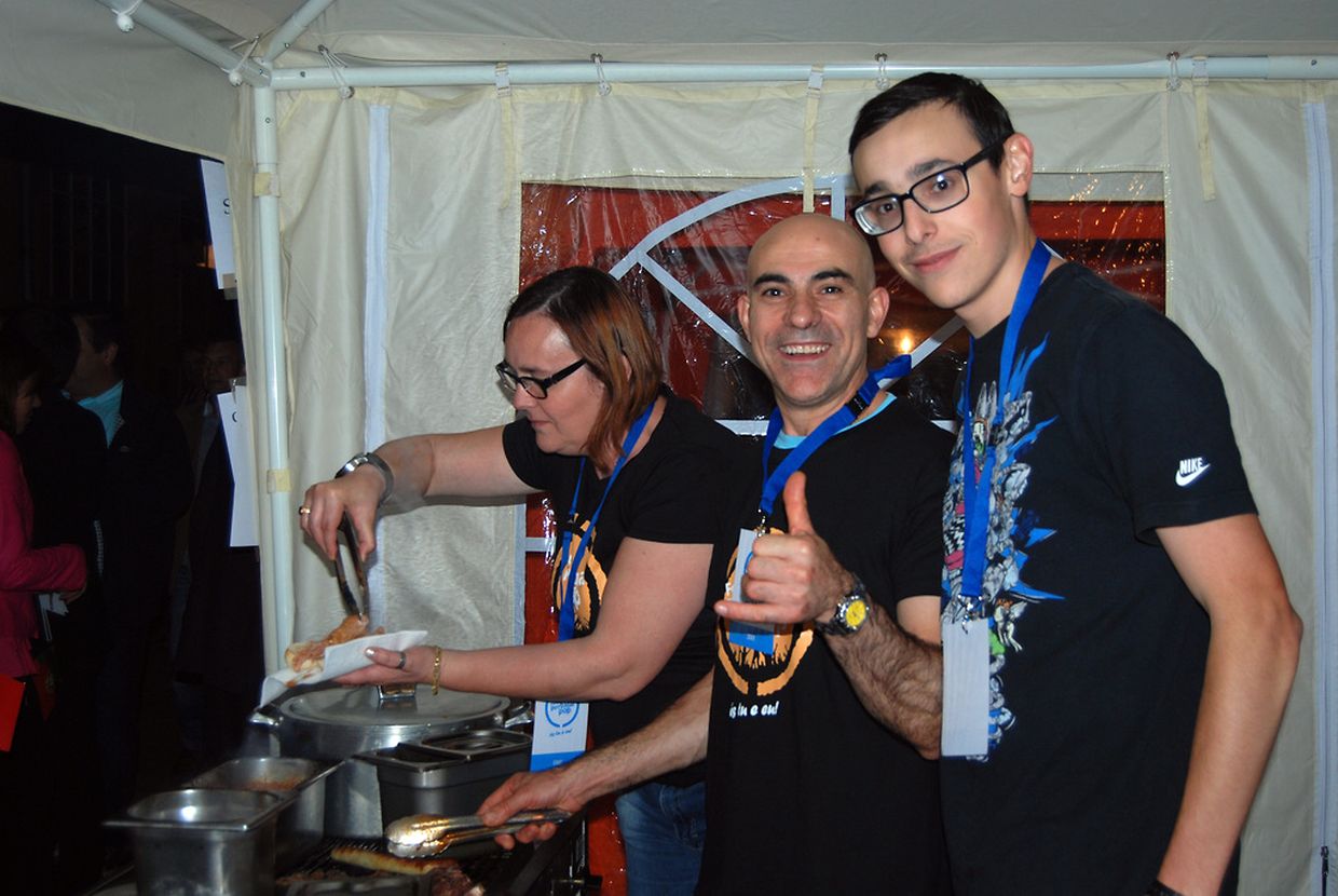 Ambiente num dos stands de gastronomia portuguesa