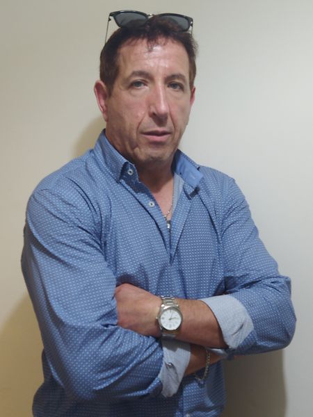 “Sinto-me para aqui esquecido e não sei quantos meses vai demorar até conseguir voltar para o meu lar,” diz Alfredo Moutinho.