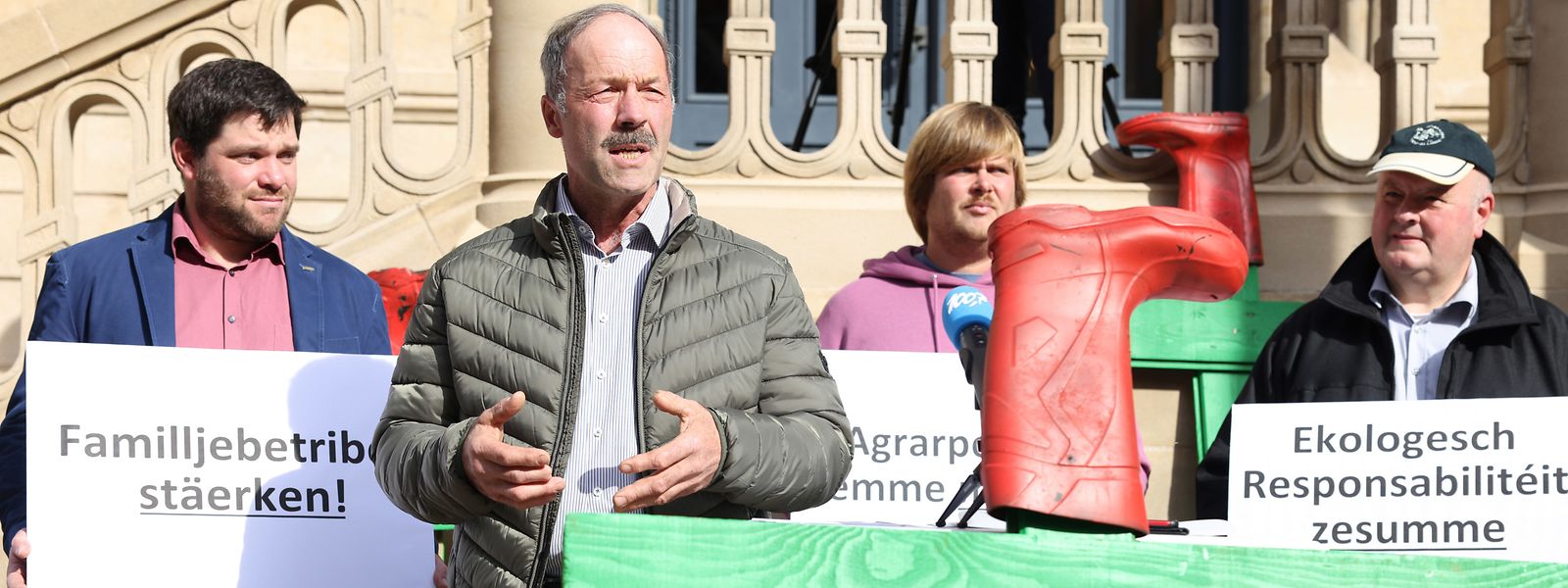 Nach mehreren Protestaktionen und öffentlichen Auftritten haben Guy Feyder, der Präsident der Landwirtschaftskammer, und andere Vertreter des landwirtschaftlichen Sektors einen Agrargipfel mit der Regierung herbeigeführt. 