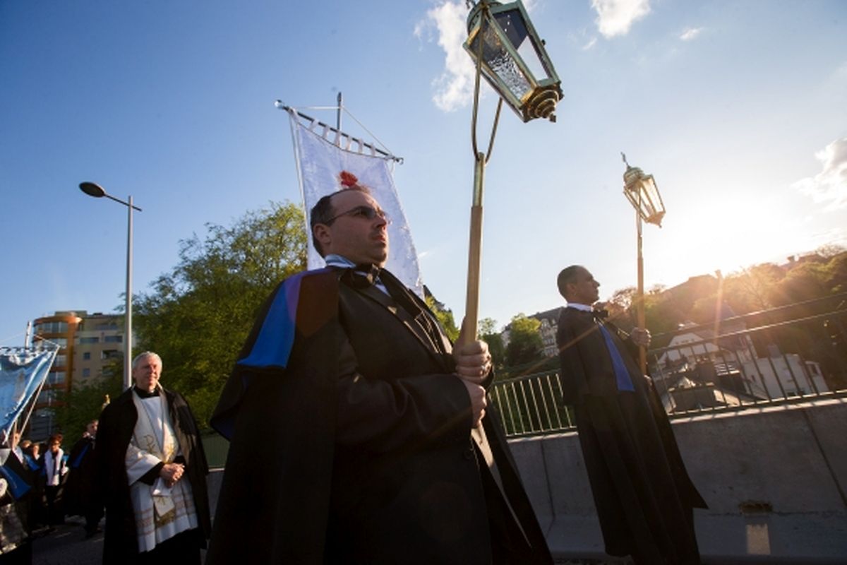 Lichterprozession von der Herz-Jesu-Kirche zur Kathedrale.