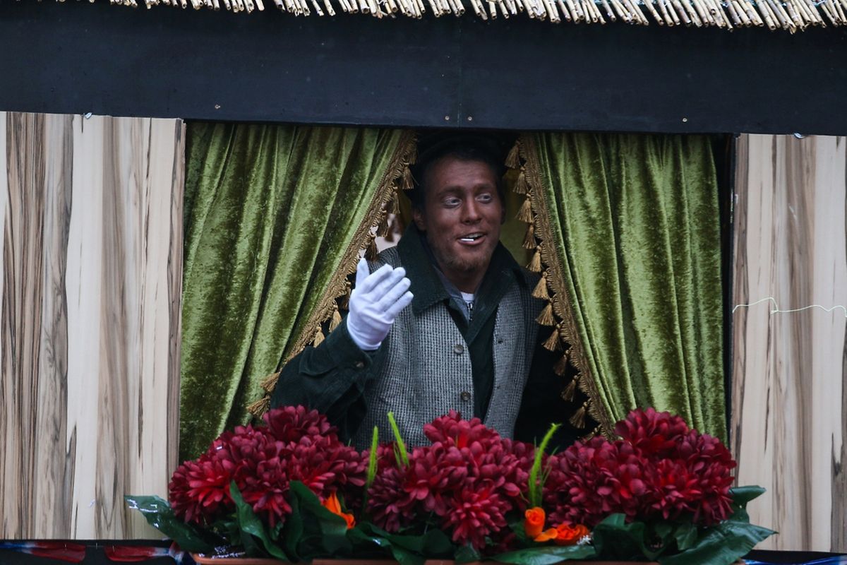 Auch in Petingen beim letzten Kavalkadenumzug des Jahres  feierten die Narren ausgelassen bis in die späten Abendstunden.