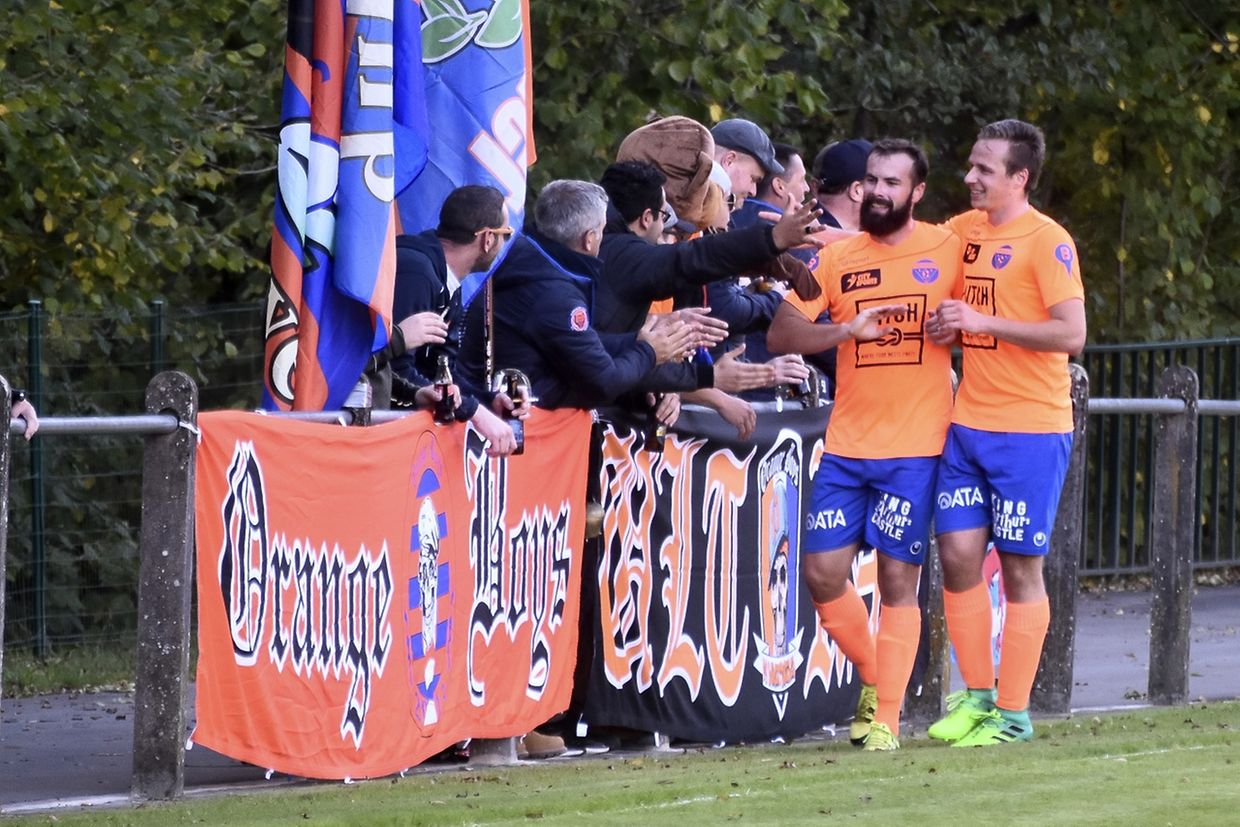 Amine Sabanadzovic et Christophe Quiring fêtent la victoire de Lorenzweiler sur Bastendorf 3-1.