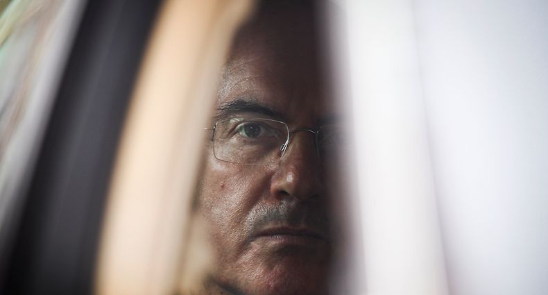 O fundador e ex-presidente do Banco Privado Português (BPP), João Rendeiro, à saida do Campus de Justiça onde decorre o julgamento do processo relacionado com o veículo criado no universo BPP para investir especificamente em ações do Banco Comercial Português (BCP), onde é acusado pelo Ministério Público de burla qualificado, em Lisboa, 12 de fevereiro de 2014. O julgamento de três ex-gestores do BPP, João Rendeiro, Paulo Guichard e Salvador Fezas Vital, tem início esta manhã enquanto decorre a investigação do processo principal do caso BPP. MÁRIO CRUZ / LUSA