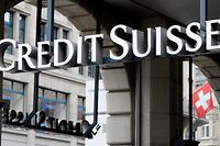 ARCHIV - 01.08.2014, Schweiz, Zürich: Der Schriftzug der Schweizer Bank Credit Suisse an einem Gebäude in Zürich. (zu dpa «Geldwäscheermittlungen in der Schweiz: Anklage gegen Credit Suisse») Foto: Steffen Schmidt/epa/dpa +++ dpa-Bildfunk +++