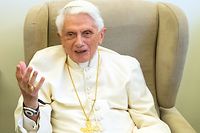 ARCHIV - 01.06.2018, Vatikan, Vatikanstadt: Der emeritierte Papst Benedikt XVI. Für Benedikt sind die 68er Jahre eine Ursache für den sexuellen Missbrauch von Kindern in der katholischen Kirche. Foto: Daniel Karmann/dpa +++ dpa-Bildfunk +++
