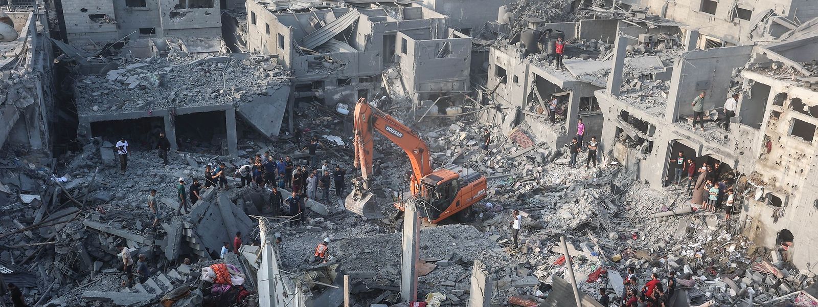 A Faixa de Gaza tem 2,3 milhões de habitantes e é bombardeada desde 7 de outubro, depois de o movimento islamita Hamas ter matado 1.400 pessoas em Israel, a maioria civis.