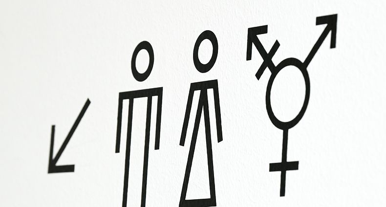 ARCHIV - 23.05.2022, Berlin: Piktogramme weisen auf Toiletten für Männer, Frauen und Allgender/Transgender hin. (zu dpa "Pubertätsblocker: Hoher Preis um Zeit zu gewinnen - «nicht leichtfertig»") Foto: Jens Kalaene/dpa +++ dpa-Bildfunk +++