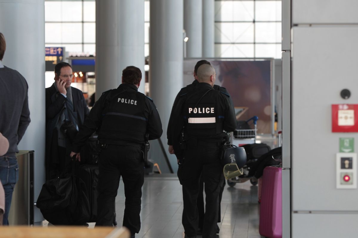 Verstärkte Kontrollen und Wachposten am Flughafen Findel und am Hauptbahnhof Luxemburg.