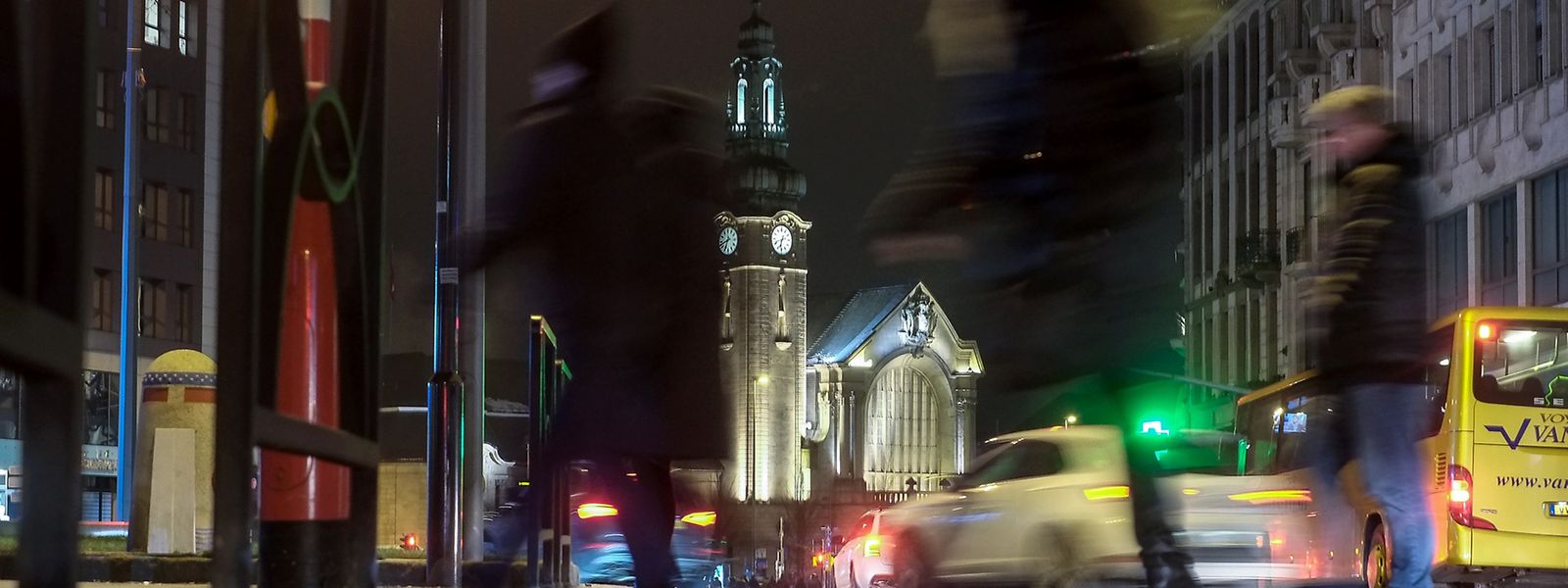 Schattenwelt in Bewegung: Dealer aus dem Bahnhofsviertel flüchten vor zu viel Aufmerksamkeit.