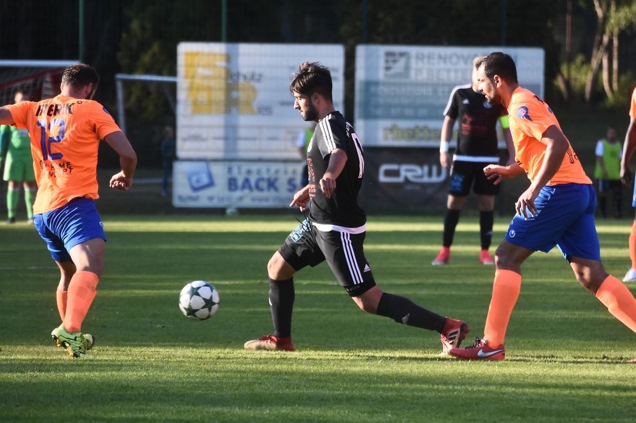 Bobby Mendes tente de s'imposer malgré la présence d'Amine Sabanadzovic et Daniel Brandao.