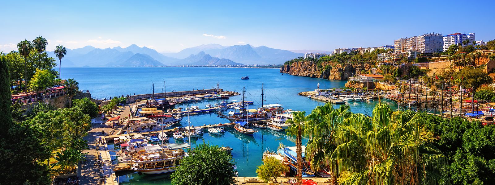 Die türkische Mittelmeermetropole Antalya ist eine geeignete Destination für Sparfüchse. 