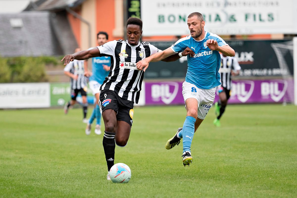 A Jeunesse venceu o Racing por 3-2.