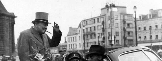 Ein Bild, das wohl noch einige Luxemburger in Erinnerung haben. Churchill, die Zigarre im Mund im offenen Wagen des Prinzen Felix.