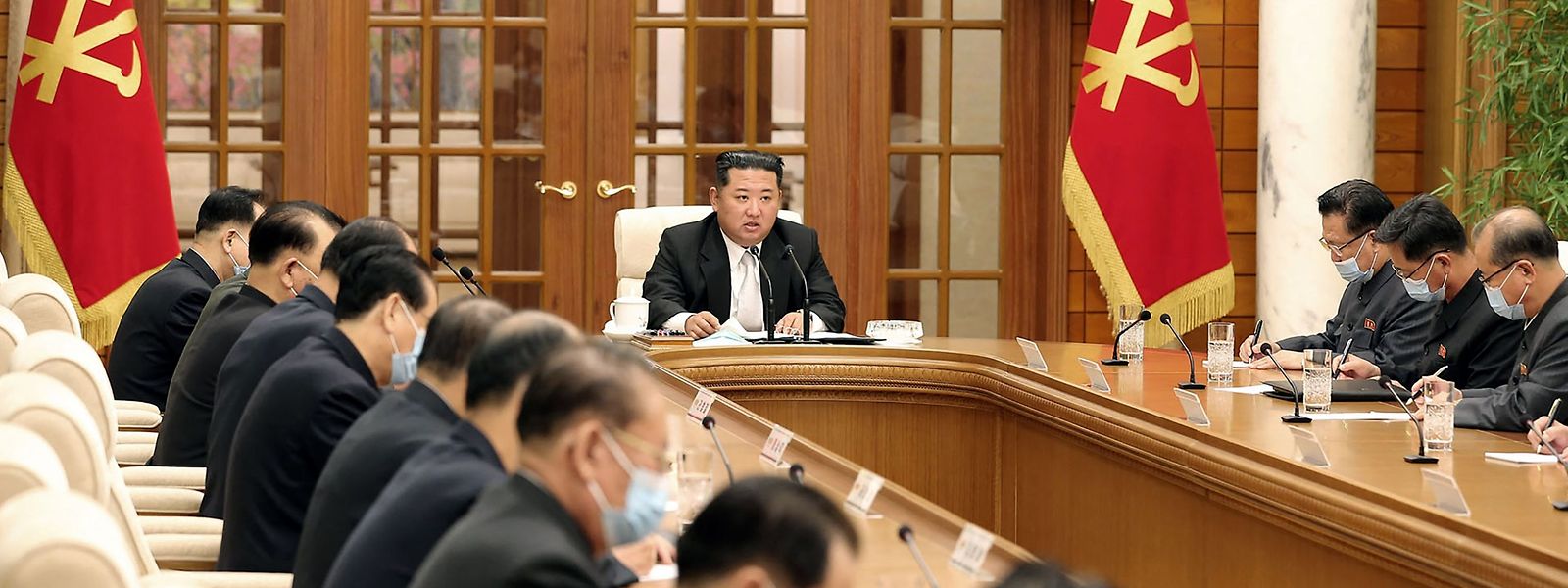 Das Politbüro unter Vorsitz von Machthaber Kim. 