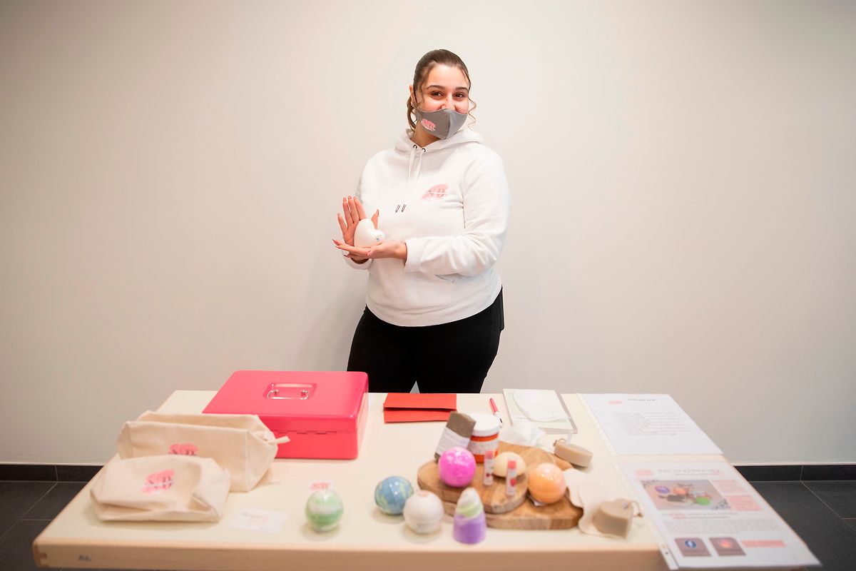 Luna Massaro (18) hat mit sechs weiteren Mädchen „Natural Beauty“ gegründet - ein Online-Shop für Bio-Kosmetik.