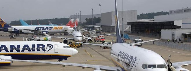 Ryanair als wichtigster Kunde im Passagierbereich kündigte 2013 an, weniger Flugzeuge am Hahn zu stationieren und seine Flüge zu reduzieren.