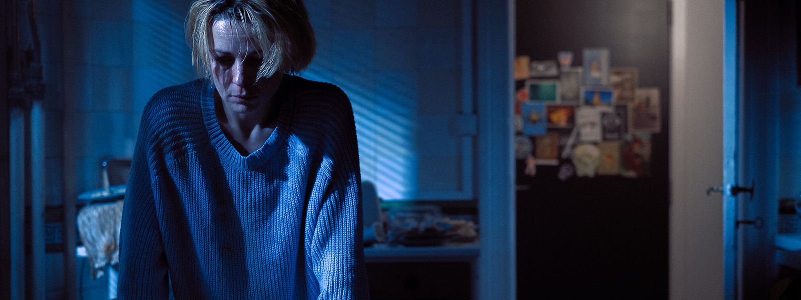 Elaine (Louise Manteau) hat Angst um ihren Sohn Martin, aber auch um sich selbst, als dieser sich allmählich in einen Werwolf verwandelt. Verzweifelt und mit den Nerven am Ende, sucht sie sich Hilfe bei ihrer Schwiegerfamilie.