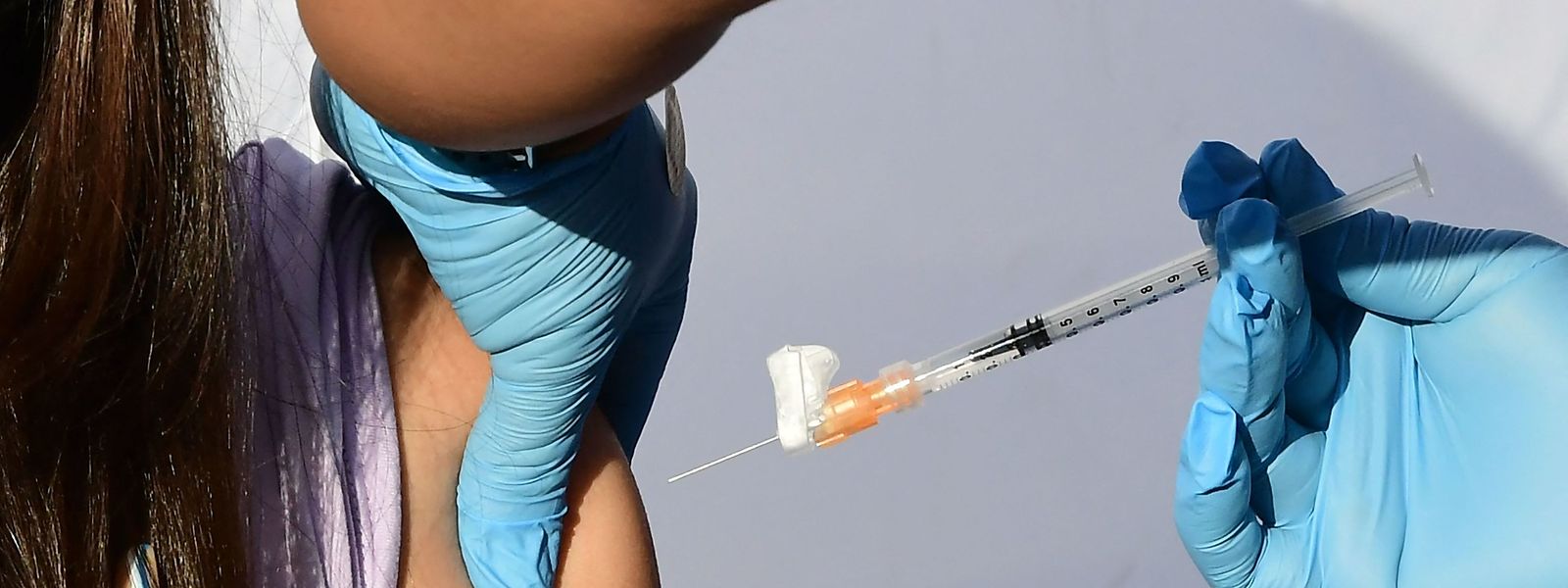 Avec le ralentissement de la campagne de vaccination, les pays se retrouvent avec des lots importants de doses excédentaires.