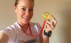Elle l'a fait! 257 km de course dans le Sahara en cinq jours.