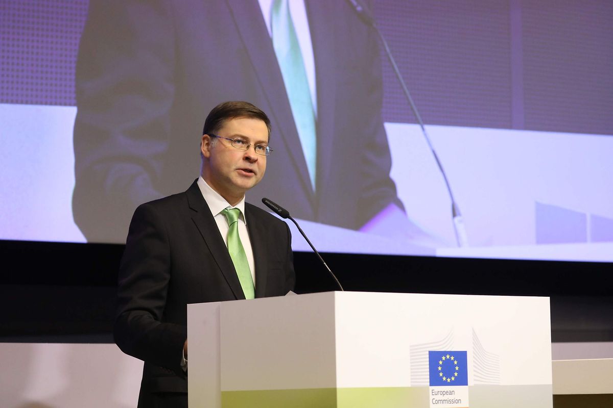 Mit grüner Krawatte: Valdis Dombrovskis ist Vizpräsident der  Europäischen Kommission und als EU-Kommissar für Finanzstabilität, Finanzdienstleistungen und die Kapitalmarktunion zuständig.