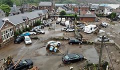16.07.2021, Belgien, Trooz: Blick auf die Schäden durch die Überschwemmungen nach starken Regenfällen der vergangenen Tage. In den Provinzen Lüttich, Luxemburg und Namur wurde der provinzielle Katastrophenplan ausgerufen. Kritisch bleibt die Situation in Maaseik in der Provinz Limburg, wo das Wasser immer noch steigt. Foto: Eric Lalmand/BELGA/dpa +++ dpa-Bildfunk +++
