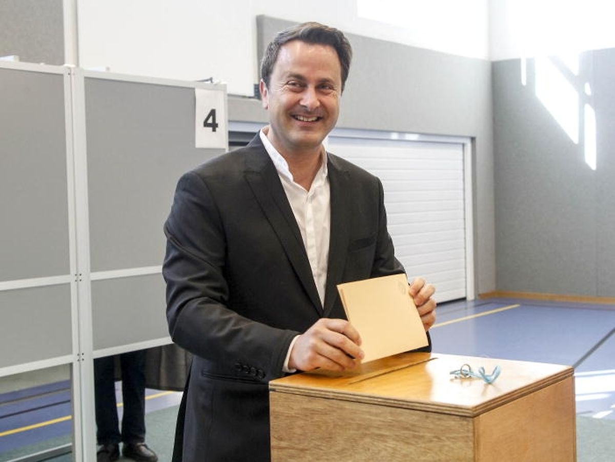 Premier Xavier Bettel bei seiner Stimmabgabe am Sonntag: Die politische Elite hat die Debatte und jetzt auch die Tragweite des Resultats unterschätzt.