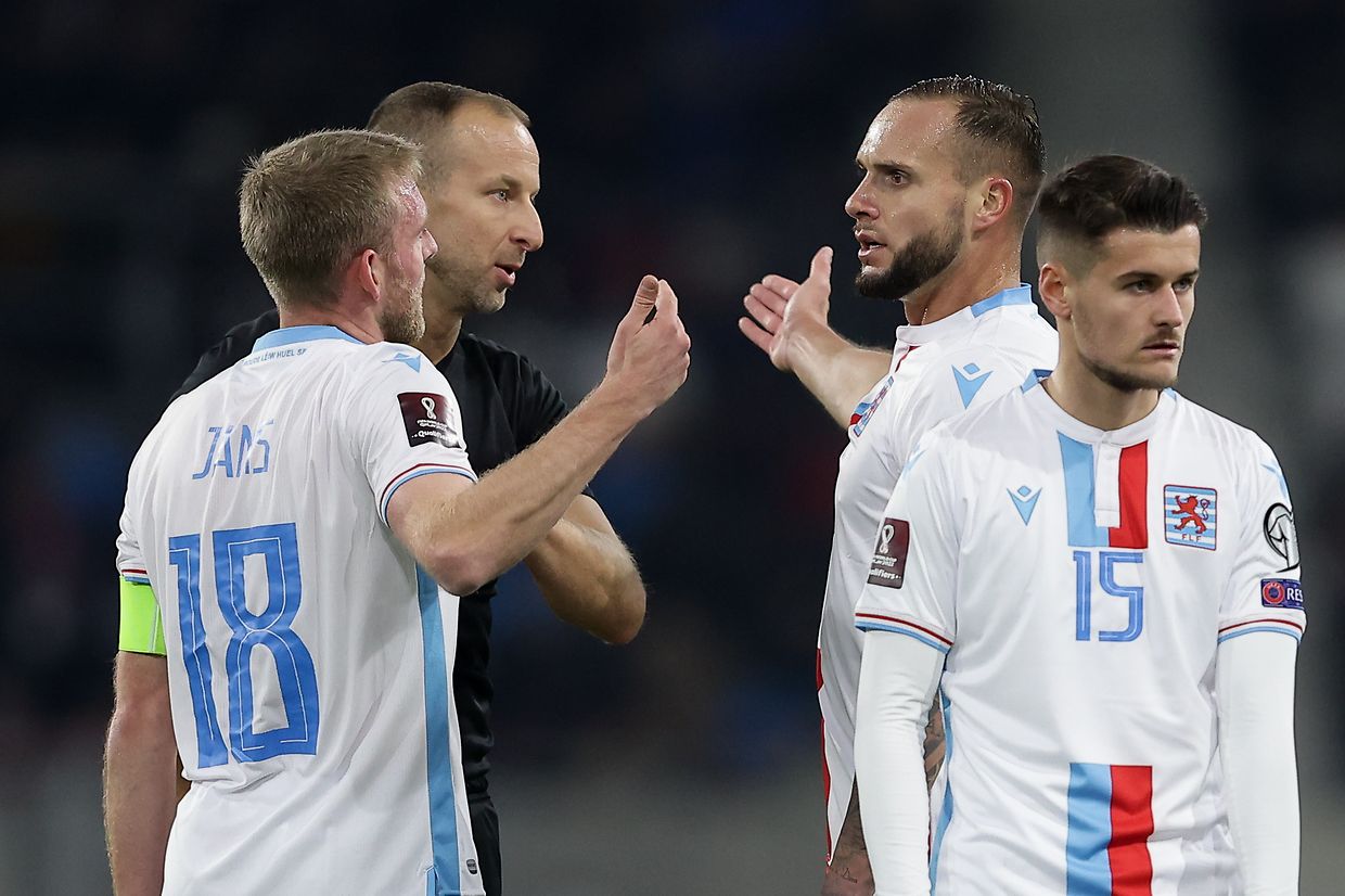 Maxim Chanot and captain Laurent Jones are in talks with referee Thomas Bogner (Hungary) after Daniel Sinani missed a goal in the 55th minute.