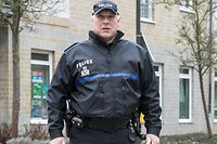 20.3.Gasperich / Bureau Police / Polizist in Uniform Foto:Guy Jallay
