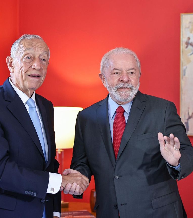 Encontro entre o presidente português e Lula da Silva, então candidato presidencial, em julho, durante uma visita oficial de Marcelo Rebelo de Sousa ao Brasil.
