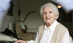 Trotz ihres hohen Alters erfreut sich die 99-Jährige Finny Cazzaro bester Gesundheit und hat jetzt noch ein Buch  veröffentlicht – ein weiterer Roman ist auch schon in Arbeit.