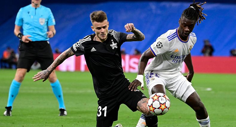 Sheriff's  midfielder Sebastien Thill vies with Real Madrid's French midfielder Eduardo Camavinga (R) during the UEFA Champions League first round group D footbal match between Real Madrid and Sheriff Tiraspol at the Santiago Bernabeu stadium in Madrid, on September 28, 2021. (Photo by JAVIER SORIANO / AFP)
