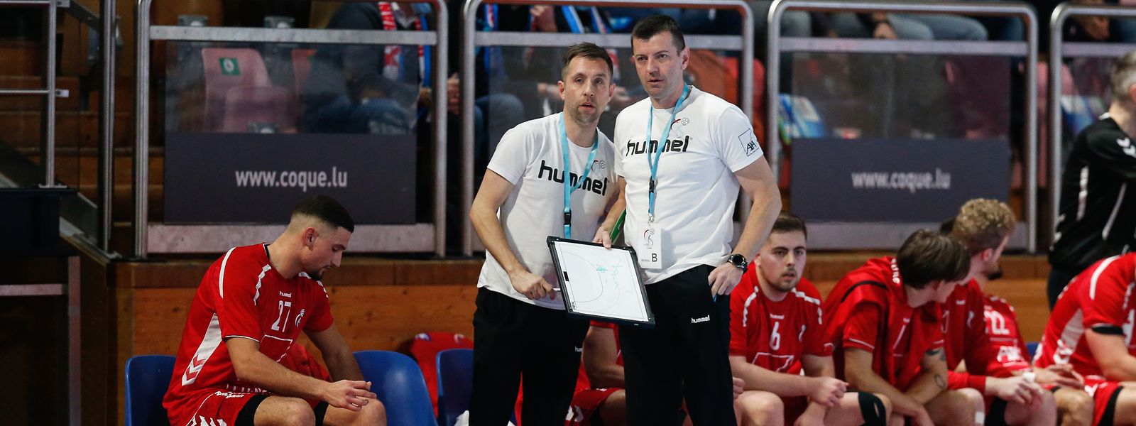 Vor allem in der zweiten Halbzeit waren Trainer Nikola Malesevic und sein Assistent Alexandre Scheubel (l.) oftmals ratlos.