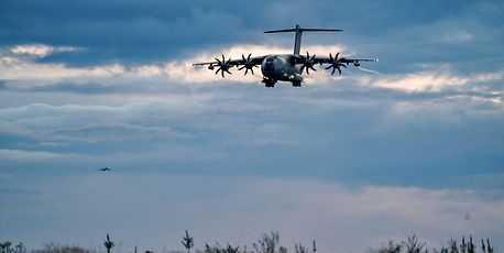 USA und Verbündete fliegen 6.800 Menschen aus Kabul aus - Vimarsana News