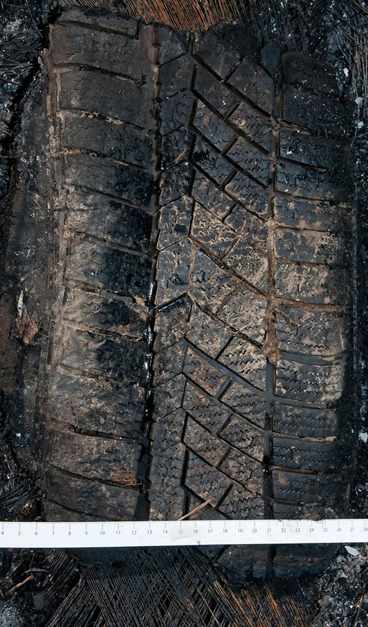 In Roussy-le-Village hatte die französische Gendarmerie am Montagabend das ausgebrannte Auto und die Leiche gefunden.