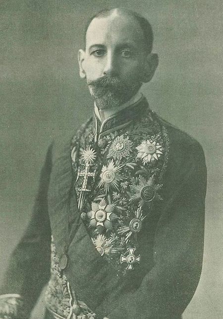 O visconde de Pindela, Vicente Pinheiro Lobo Machado de Melo e Almada (1852-1922) foi o primeiro embaixador de Portugal junto do Luxemburgo. O visconde apresentou em 1891 a sua acreditação junto de Guillaume II, que era rei da Holanda e grão-duque do Luxemburgo