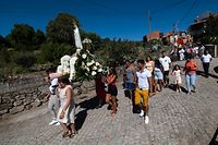 A Procissão em Honra de Nossa Senhora de Fátima é um dos momentos altos do Dia do Emigrante, assinalado à segunda-feira.