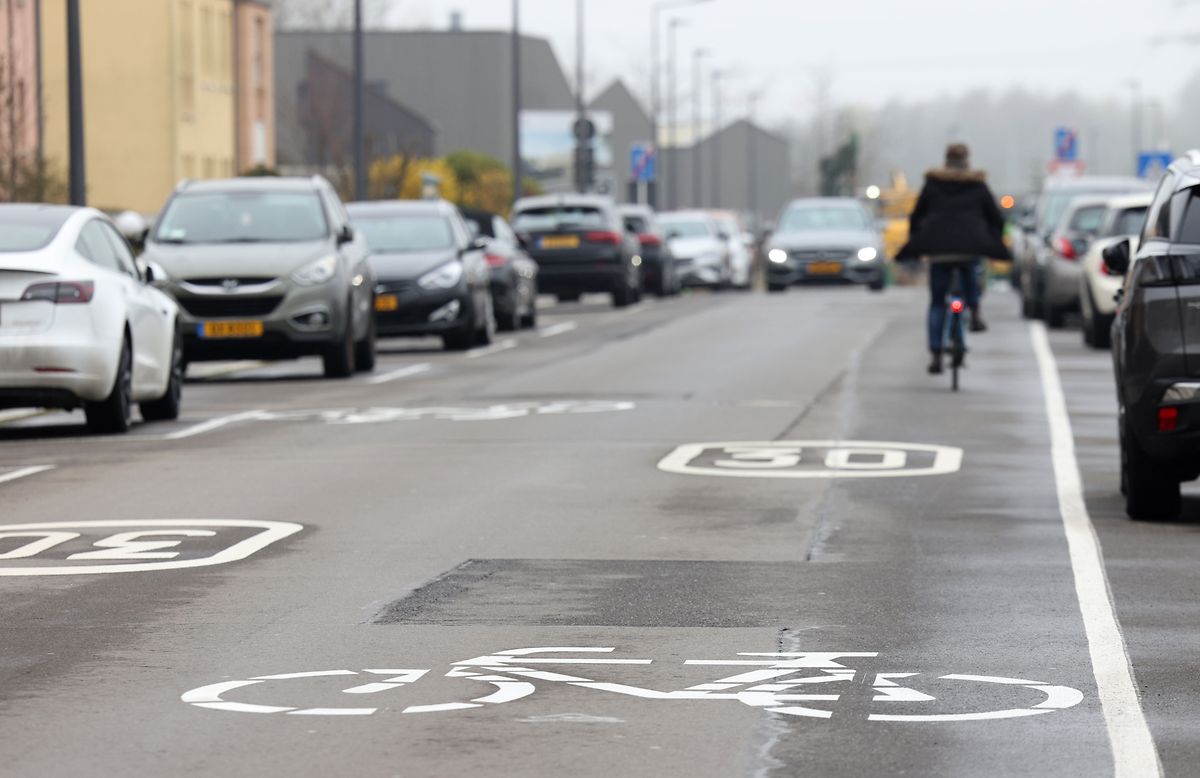 Les pistes cyclables mises en place sans mesures supplémentaires risquent de ne pas atteindre leur objectif : plus de sécurité pour les cyclistes, moins de trafic de transit. 