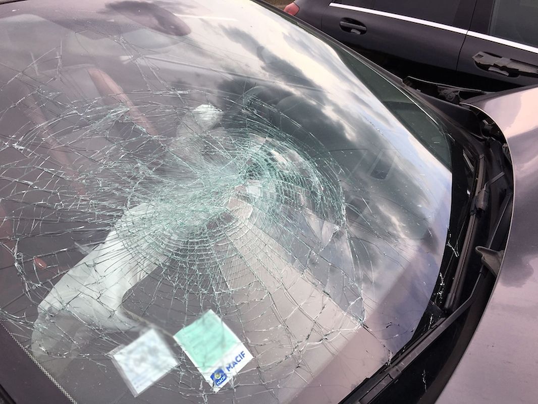 An beiden Autos entstand hoher Sachschaden.