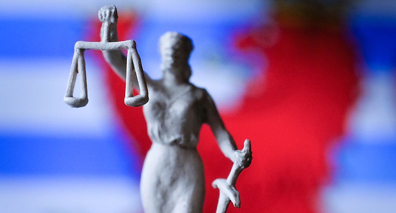 Justitia Gericht Luxemburg Justiz Prozess Facebook Nationalismus Prozess