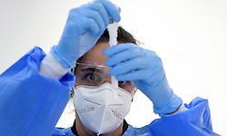 A medical worker of the Medical Emergency Services of Madrid (SUMMA 112) runs a rapid test for COVID-19 at the Lope de Vega Cultural Center in the Vallecas neighbourhood, in Madrid, on October 1, 2020 while testing for potential coronavirus disease cases. - Spain's government published a decree extending drastic restrictions across the capital today, with partial lockdown measures to come into play within 48 hours, despite fierce opposition from Madrid's regional authorities. (Photo by OSCAR DEL POZO / AFP)