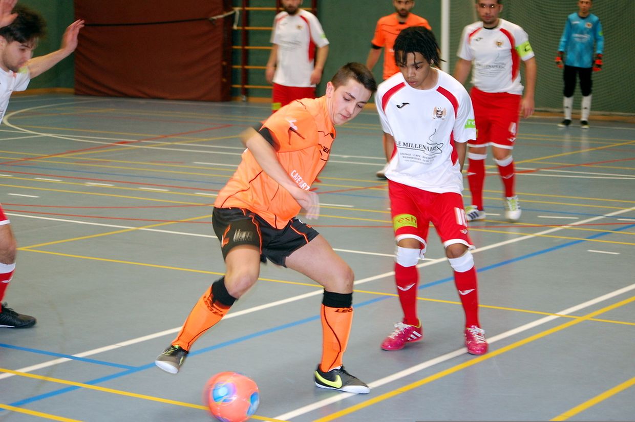 Ronaldo da Cruz Santos (US Feulen) et Bryan Nascimento de Araujo (Amicale Clervaux)